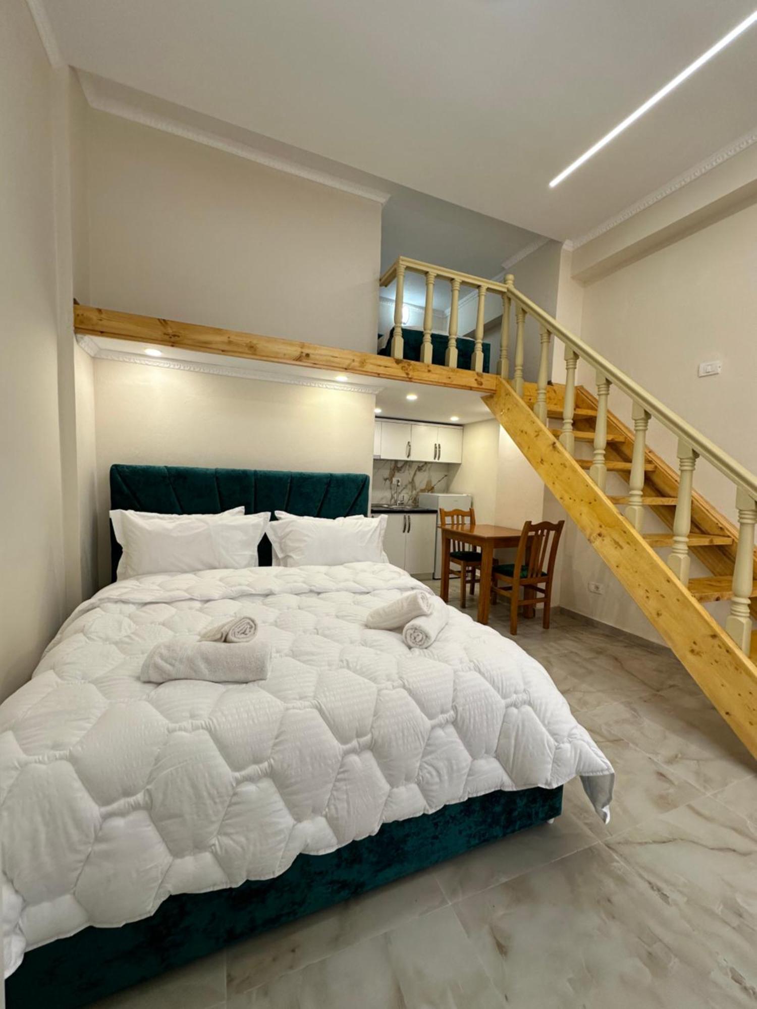 Troy Aparthotel Дуррес Екстер'єр фото