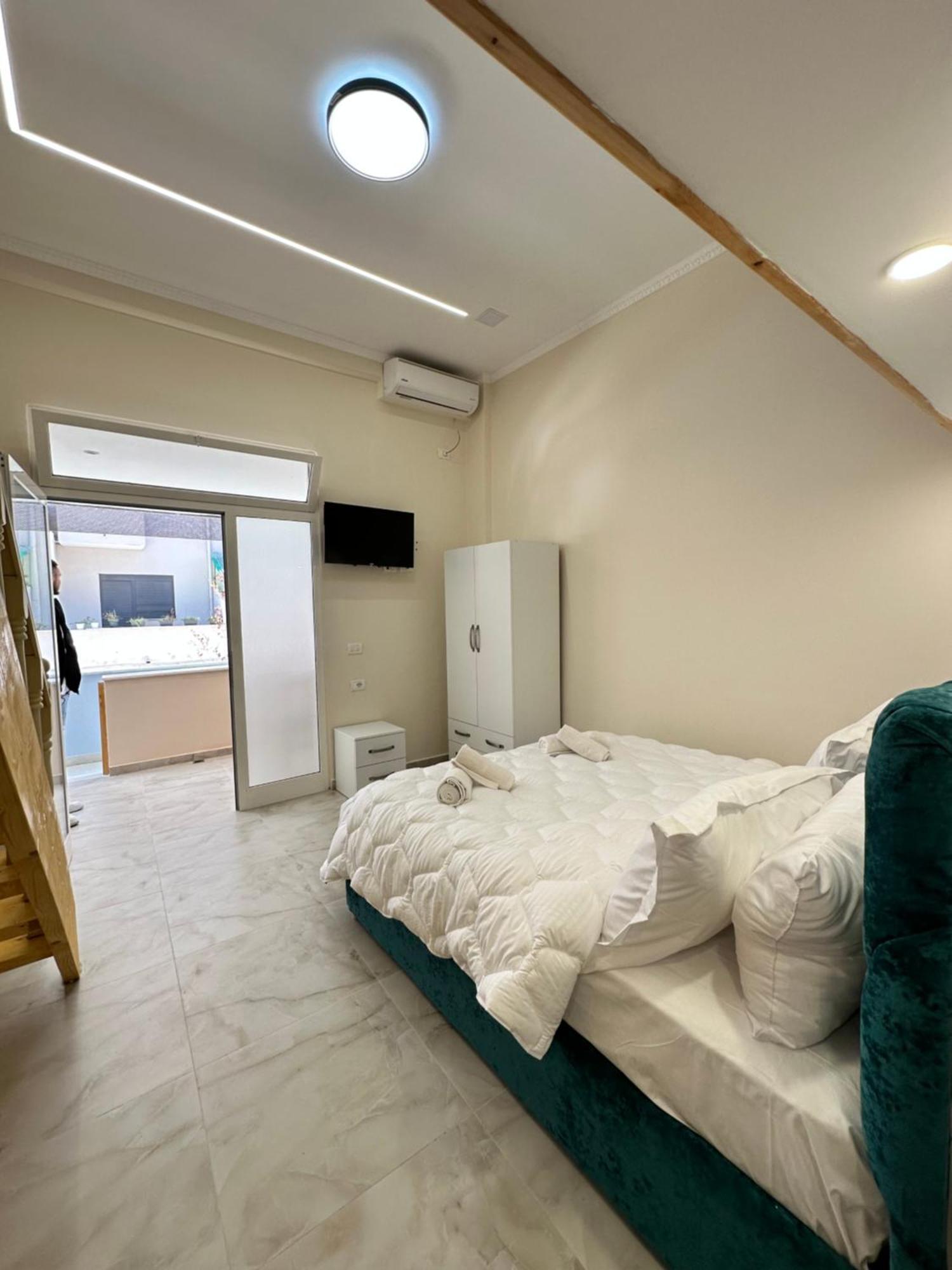 Troy Aparthotel Дуррес Екстер'єр фото