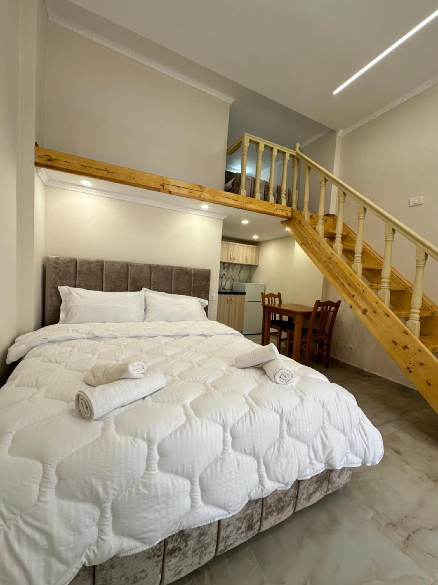 Troy Aparthotel Дуррес Екстер'єр фото