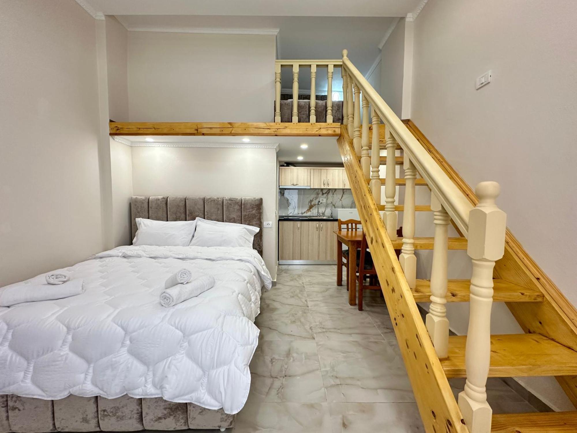 Troy Aparthotel Дуррес Екстер'єр фото