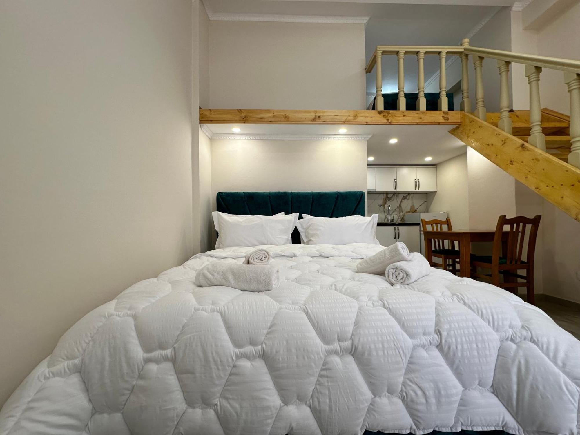 Troy Aparthotel Дуррес Екстер'єр фото
