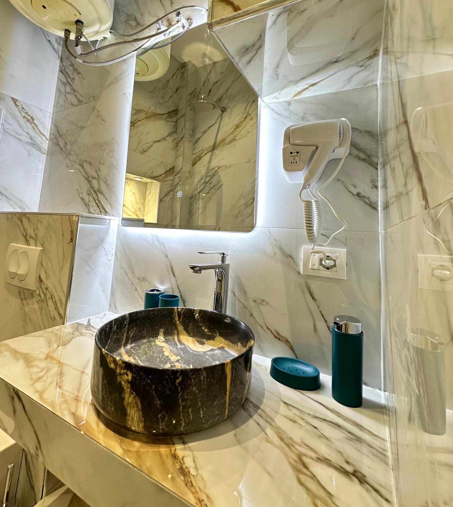 Troy Aparthotel Дуррес Екстер'єр фото