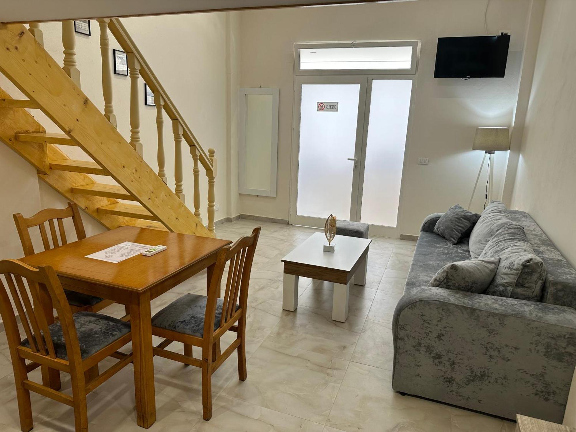 Troy Aparthotel Дуррес Екстер'єр фото