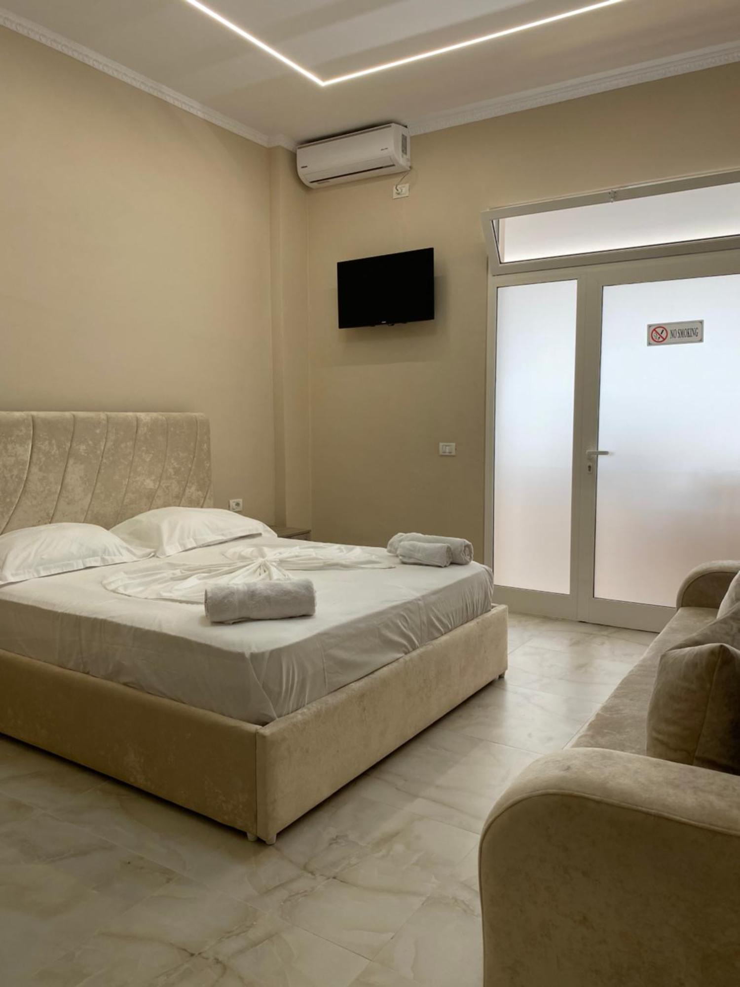 Troy Aparthotel Дуррес Екстер'єр фото