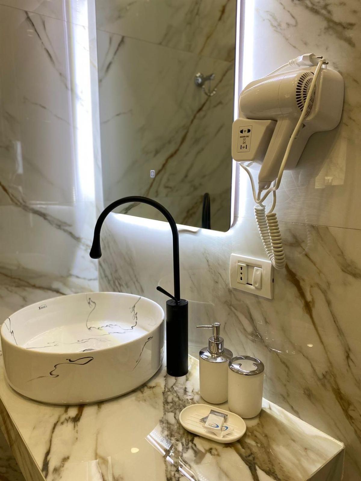 Troy Aparthotel Дуррес Екстер'єр фото