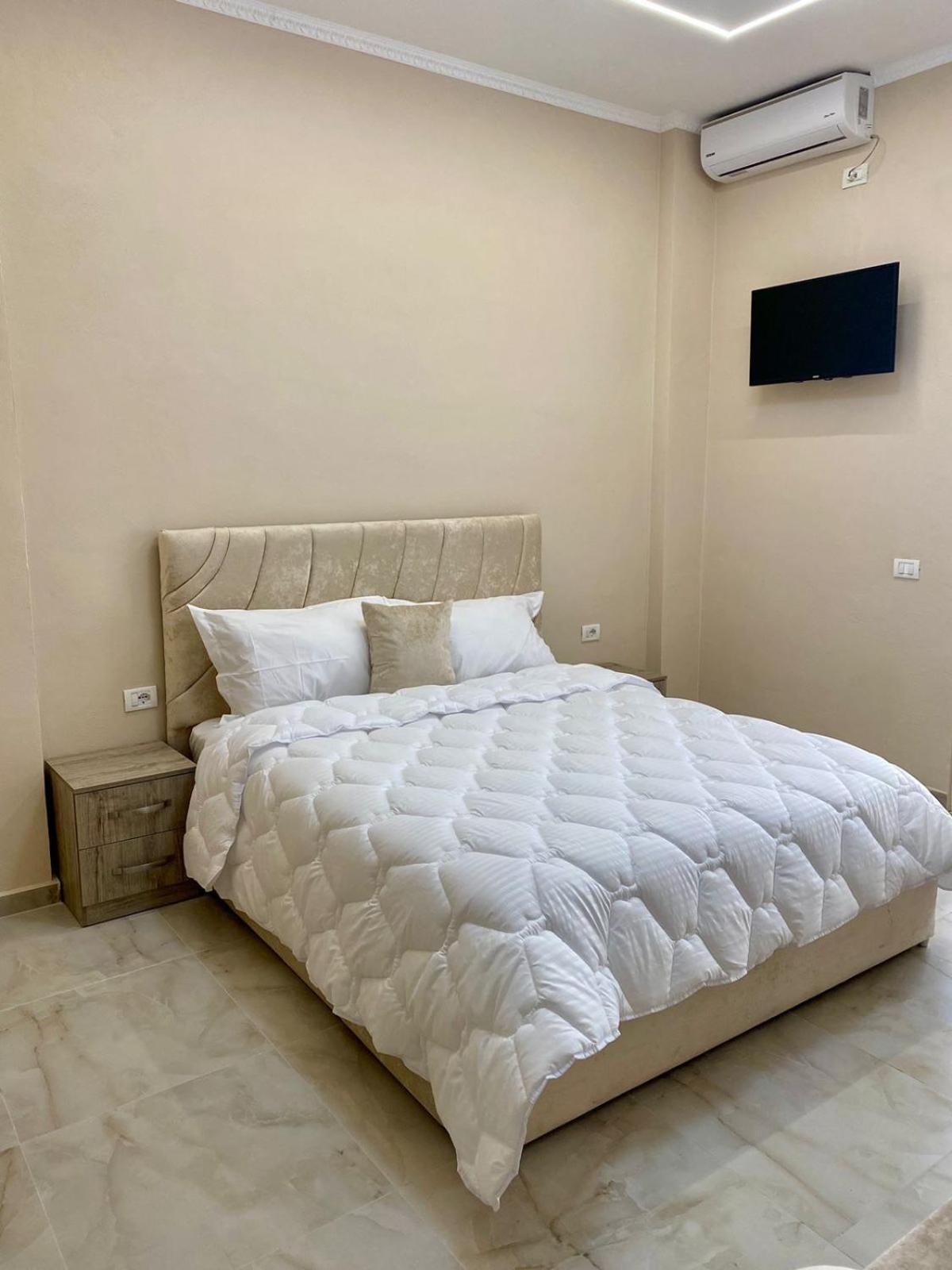 Troy Aparthotel Дуррес Екстер'єр фото