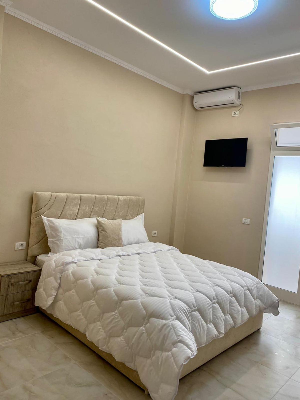 Troy Aparthotel Дуррес Екстер'єр фото
