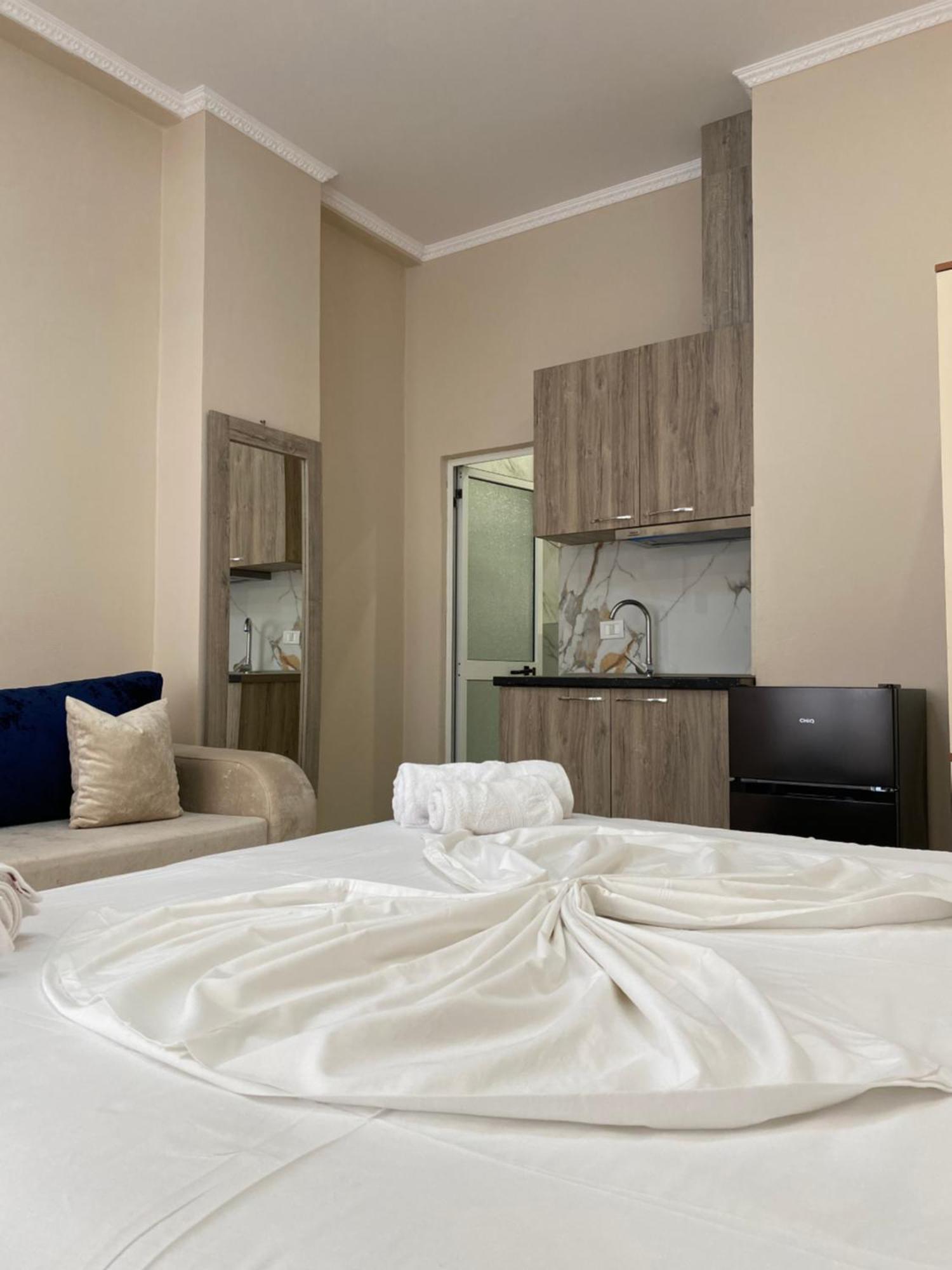 Troy Aparthotel Дуррес Екстер'єр фото