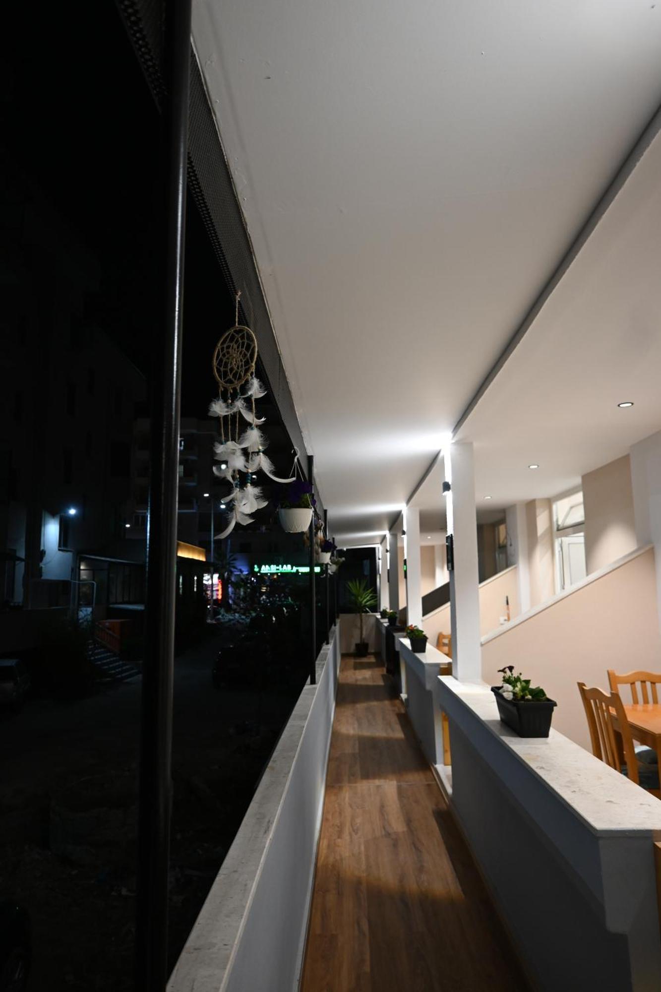 Troy Aparthotel Дуррес Екстер'єр фото