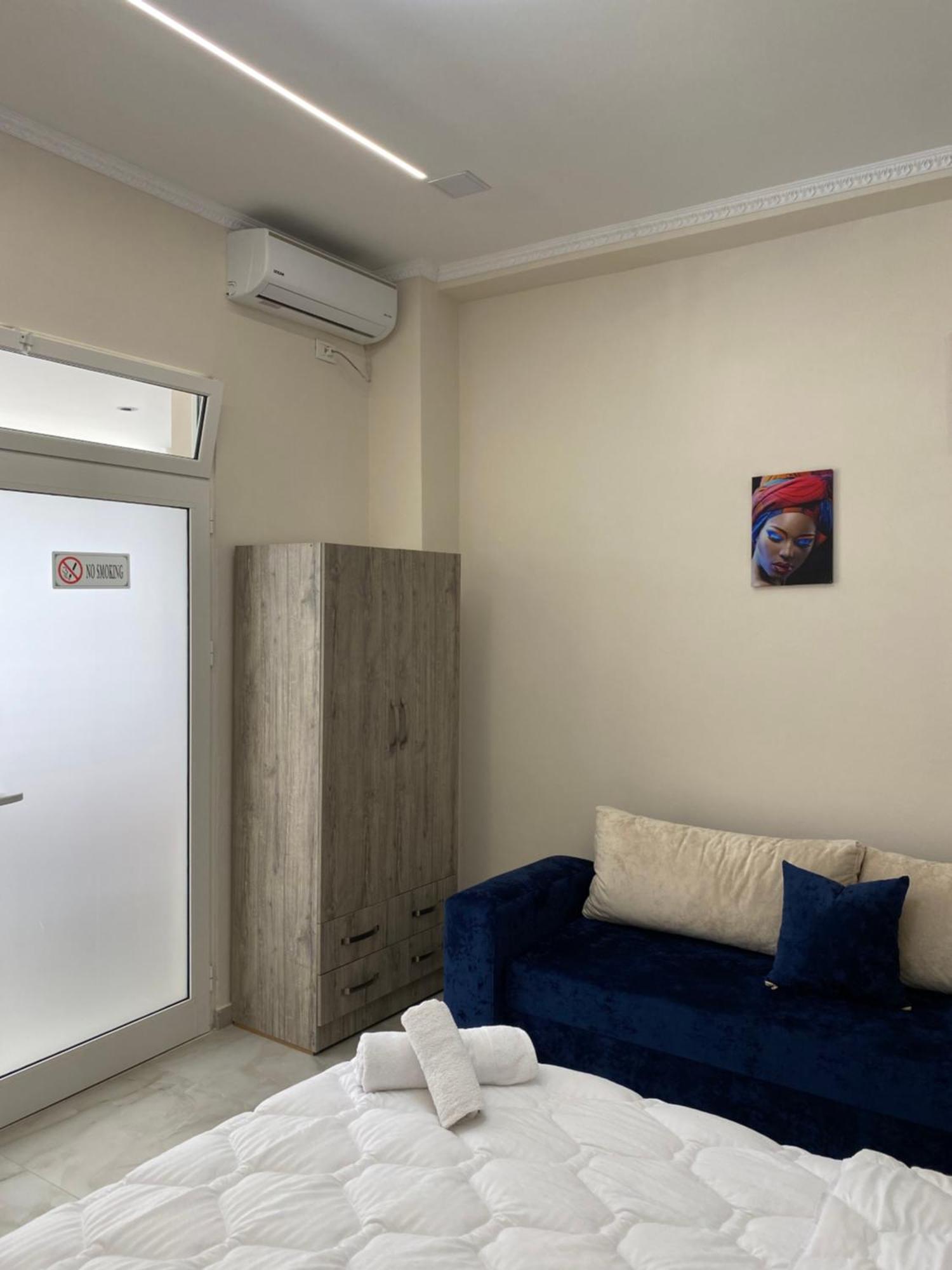 Troy Aparthotel Дуррес Екстер'єр фото
