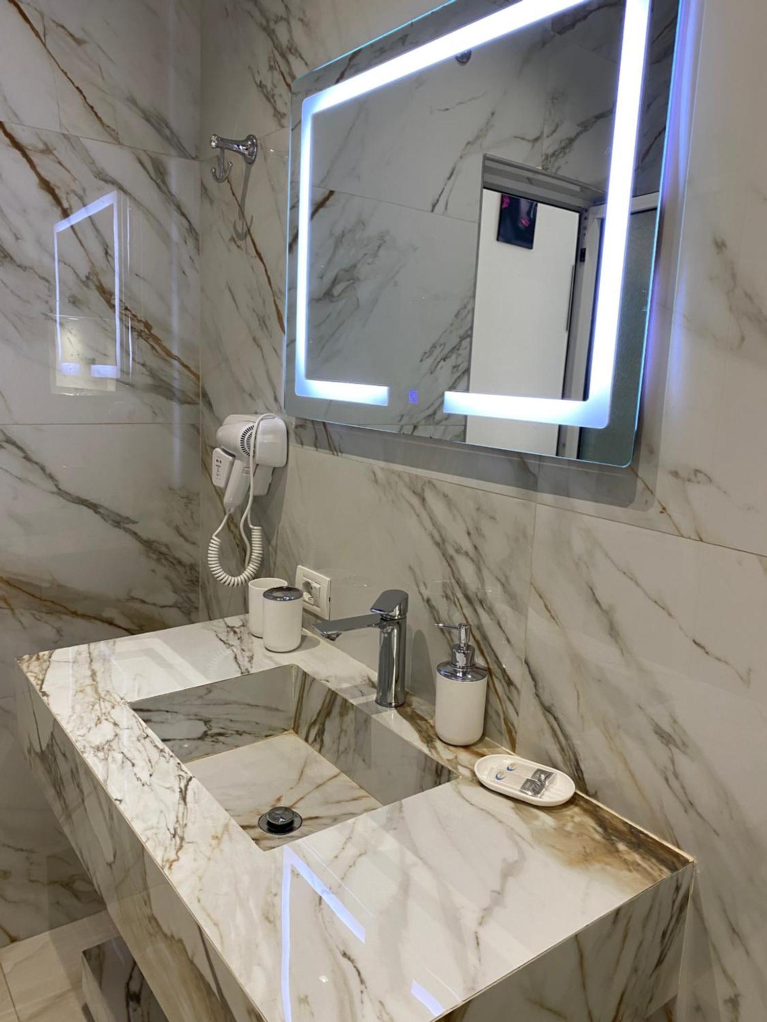 Troy Aparthotel Дуррес Екстер'єр фото