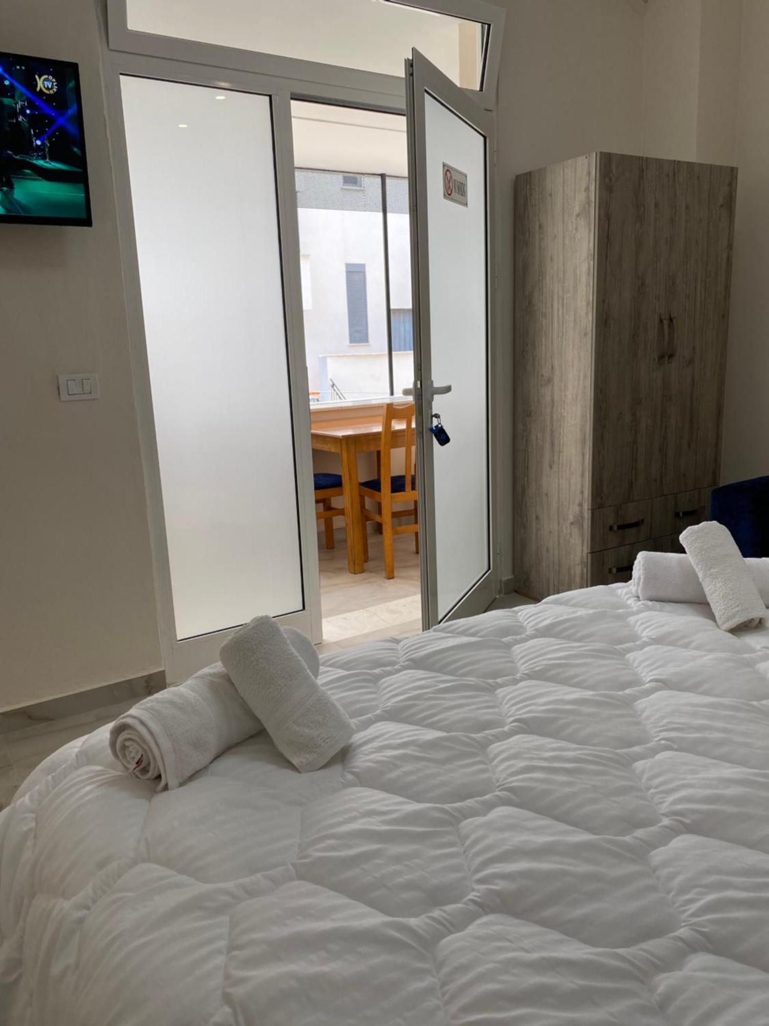 Troy Aparthotel Дуррес Екстер'єр фото