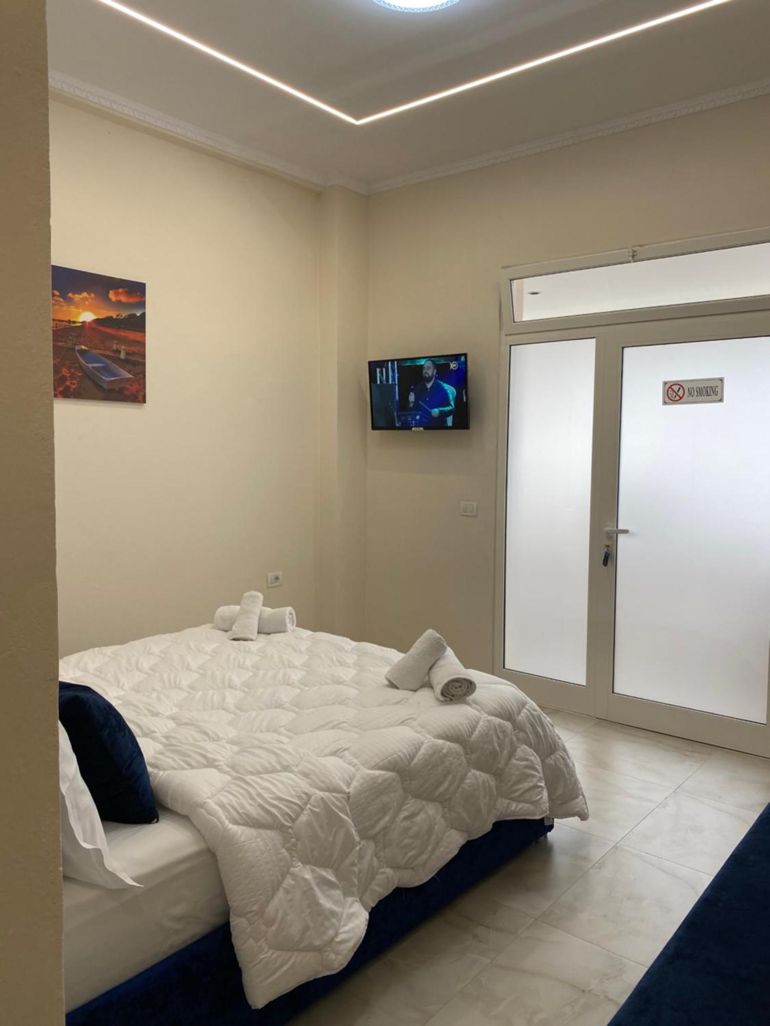 Troy Aparthotel Дуррес Екстер'єр фото