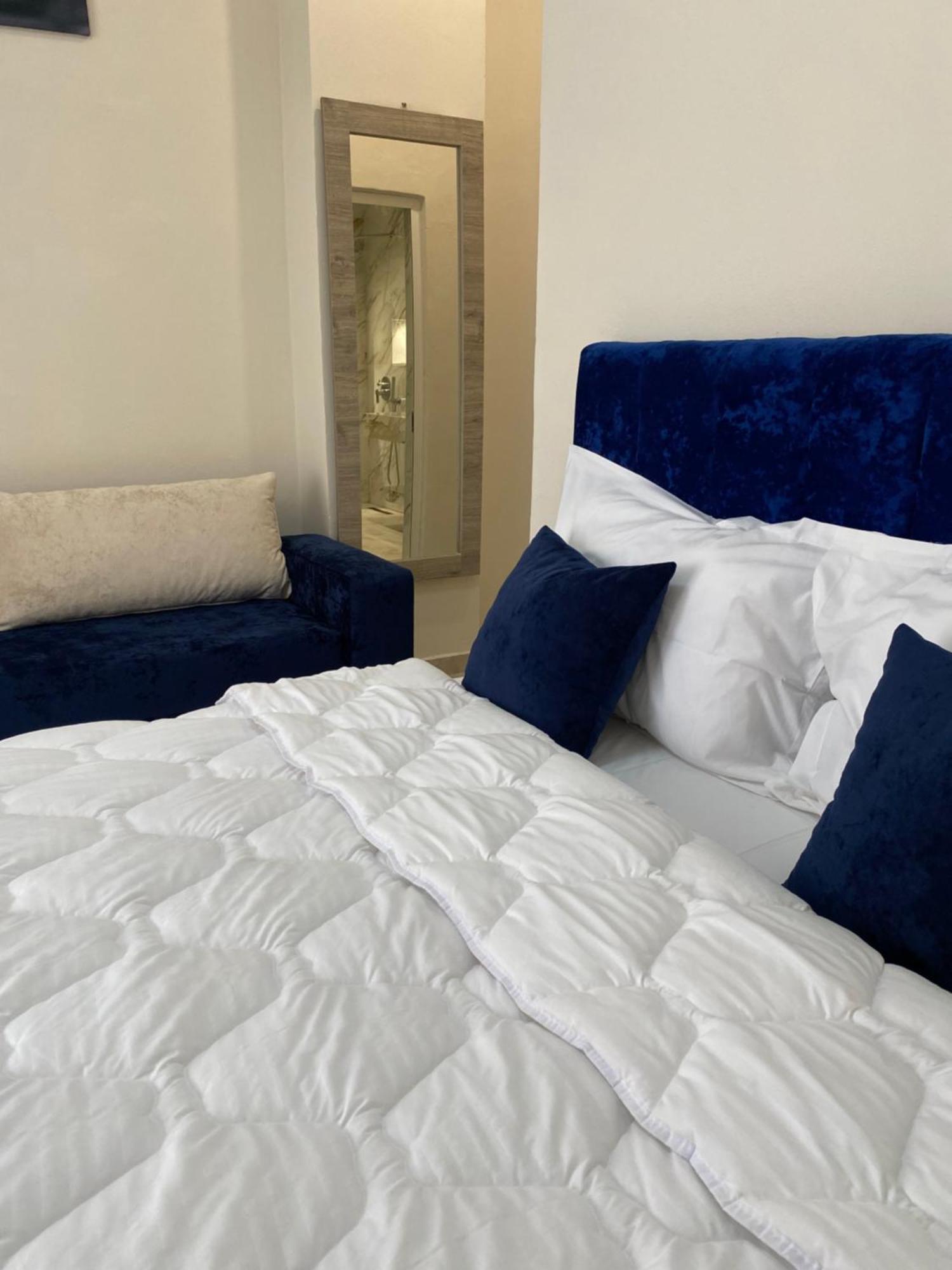 Troy Aparthotel Дуррес Екстер'єр фото