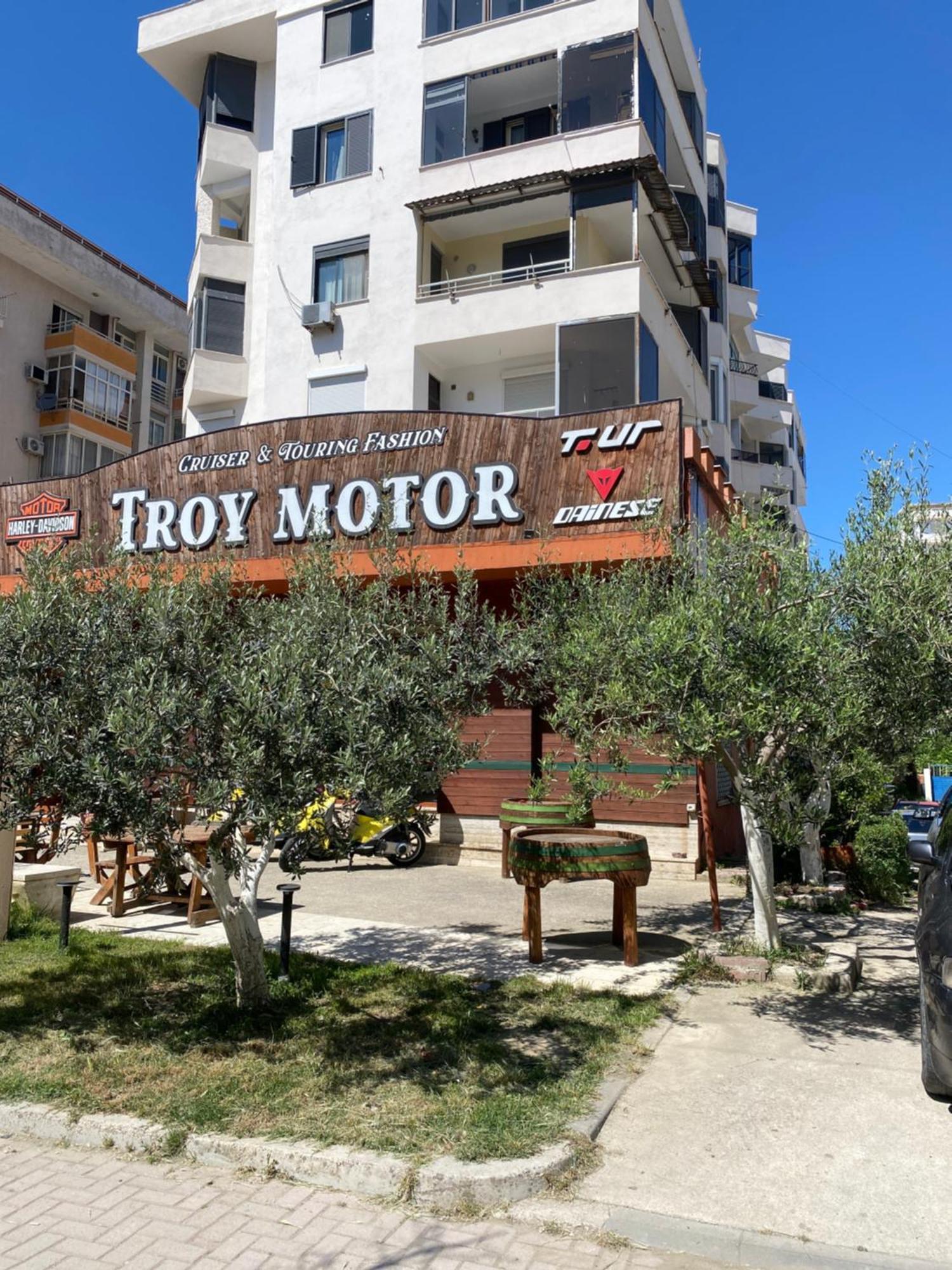 Troy Aparthotel Дуррес Екстер'єр фото